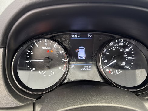 Used 2021 Nissan Rogue Sport S image 9