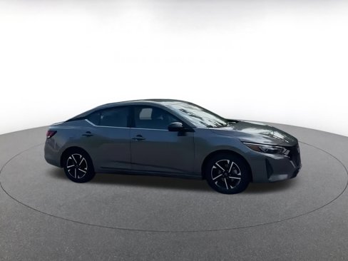 Used 2024 Nissan Sentra SV image 2