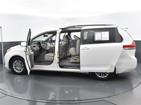 Used 2014 Toyota Sienna image 32