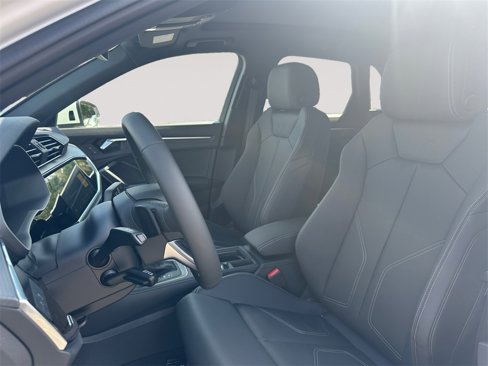 New 2025 Audi Q3 2.0T Premium image 9