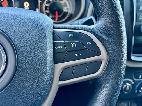 Used 2018 Jeep Cherokee Latitude image 23