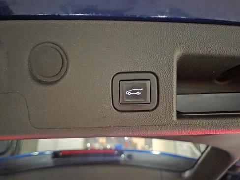 Used 2022 Chevrolet Equinox RS w/ Infotainment Package image 13