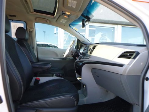 Used 2012 Toyota Sienna SE image 10