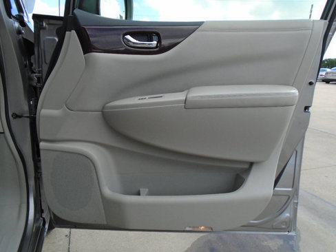 Used 2012 Nissan Quest S image 31
