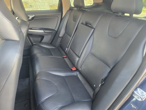 Used 2015 Volvo XC60 T5 Premier w/ Proximity Package image 7