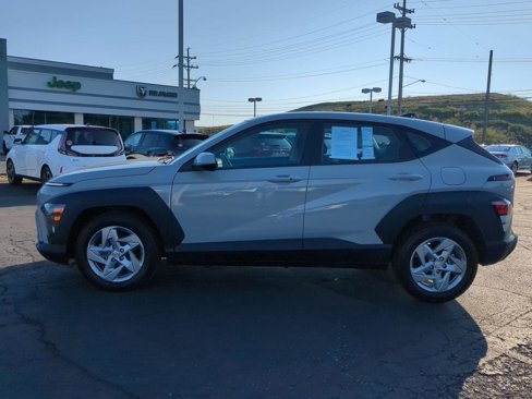 Used 2024 Hyundai Kona SE image 3