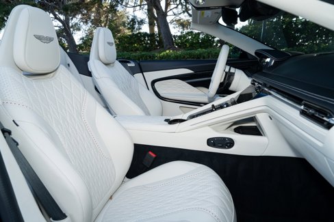 Used 2025 Aston Martin DB12 Convertible image 23