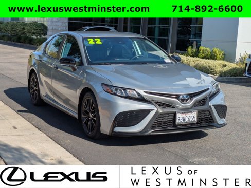 Used 2022 Toyota Camry SE image 3
