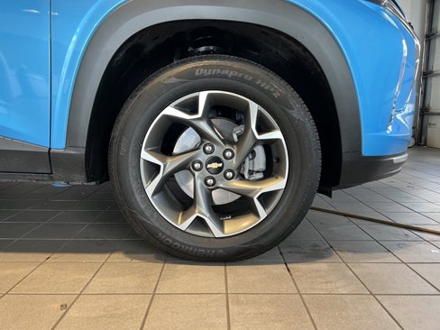 Used 2025 Chevrolet Trax LT w/ Driver Confidence Package image 11