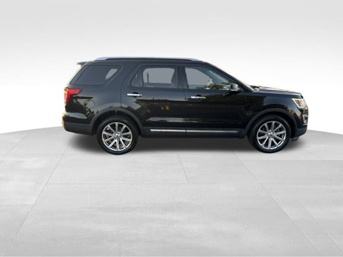 Used 2017 Ford Explorer Limited image 7