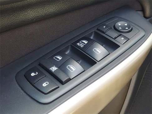 Used 2018 Jeep Cherokee Latitude w/ Safety Group image 11