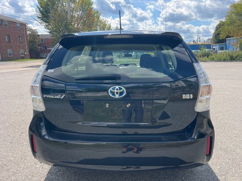Used 2013 Toyota Prius V image 4