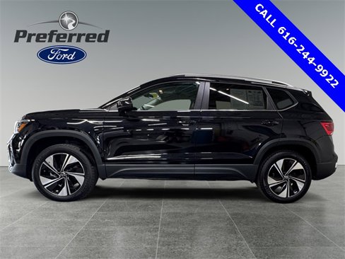Used 2024 Volkswagen Taos SE image 3