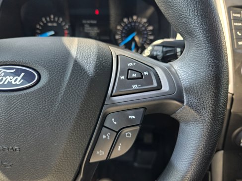 Used 2019 Ford Edge SE image 25