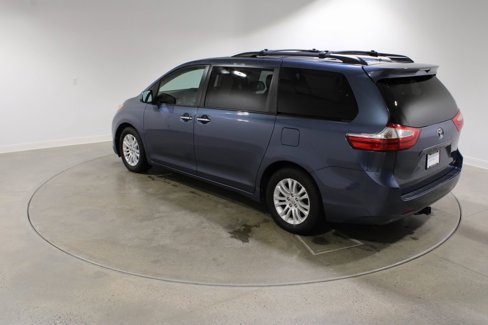Used 2015 Toyota Sienna XLE image 3