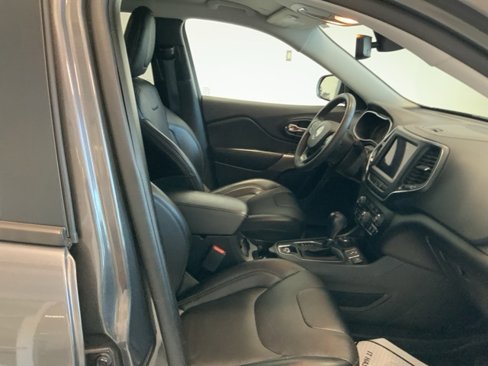 Used 2022 Jeep Cherokee Latitude Lux w/ Mopar Interior Package image 32