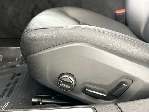 Certified 2025 Volvo S60 B5 Core image 17