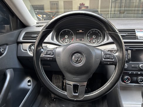 Used 2014 Volkswagen Passat TDI SE image 15