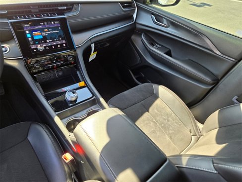 Certified 2024 Jeep Grand Cherokee Altitude image 15