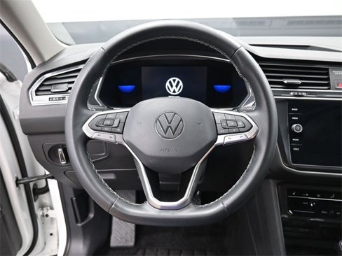 Used 2022 Volkswagen Tiguan SE image 15