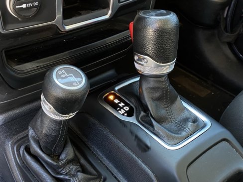 Used 2018 Jeep Wrangler Unlimited Sport image 17
