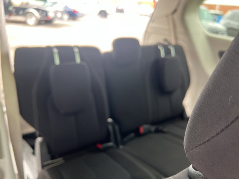 Used 2023 Chrysler Voyager LX image 14