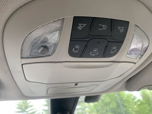 Used 2017 Chrysler Pacifica Touring-L image 18