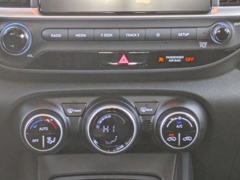 Used 2024 Hyundai Venue SEL image 30