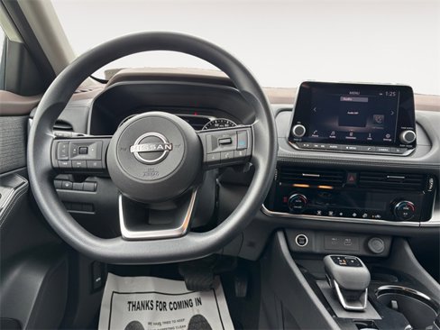 Used 2022 Nissan Rogue SV image 12
