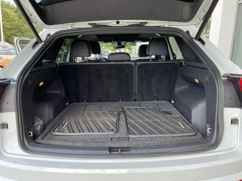 Used 2020 Volkswagen Atlas Cross Sport SEL Premium image 17