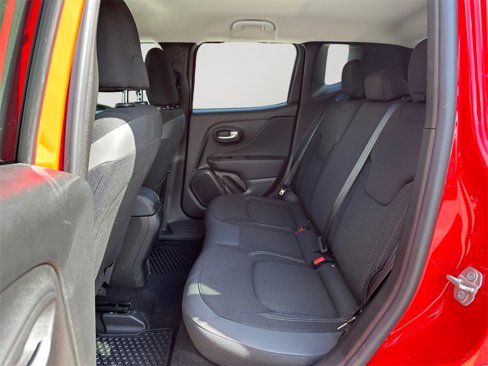 Used 2023 Jeep Renegade Latitude w/ Premium Group image 15
