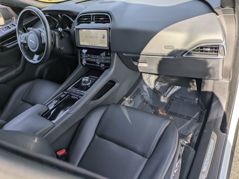 Used 2020 Jaguar F-PACE Premium image 29