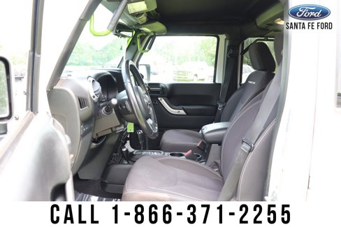 Used 2015 Jeep Wrangler Unlimited Rubicon w/ Connectivity Group image 17