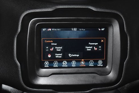 Certified 2019 Jeep Renegade Latitude w/ Cold Weather Group image 15