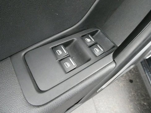 Used 2019 Volkswagen Beetle 2.0T SE image 26