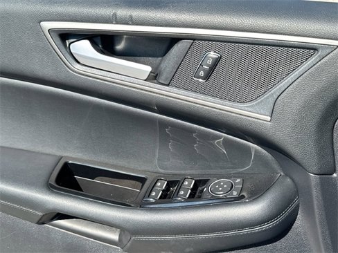 Used 2020 Ford Edge SEL image 13