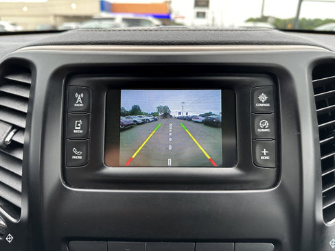 Used 2015 Jeep Cherokee Latitude w/ Comfort/Convenience Group image 18