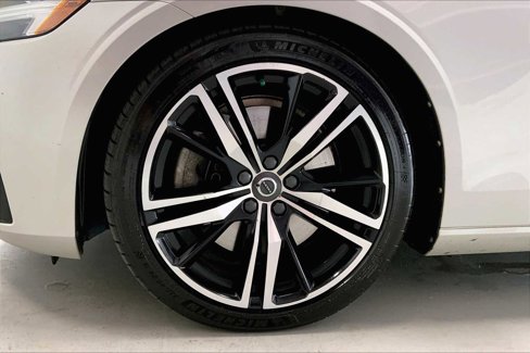 Used 2019 Volvo S60 T6 R-Design image 8
