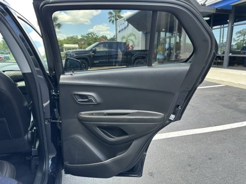 Used 2022 Chevrolet Trax LT w/ Sport Edition image 40