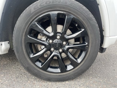 Used 2018 Jeep Grand Cherokee Altitude image 16