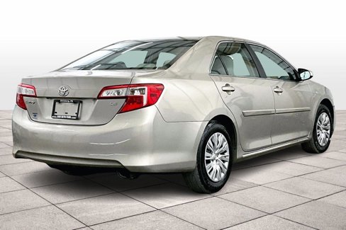 Used 2014 Toyota Camry LE image 11