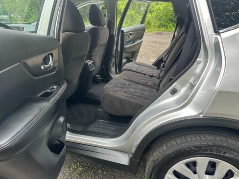 Used 2015 Nissan Rogue S image 21