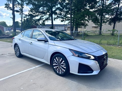 Used 2023 Nissan Altima 2.5 SV image 1