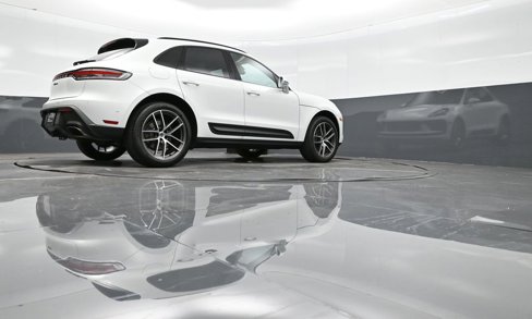 Used 2025 Porsche Macan image 37