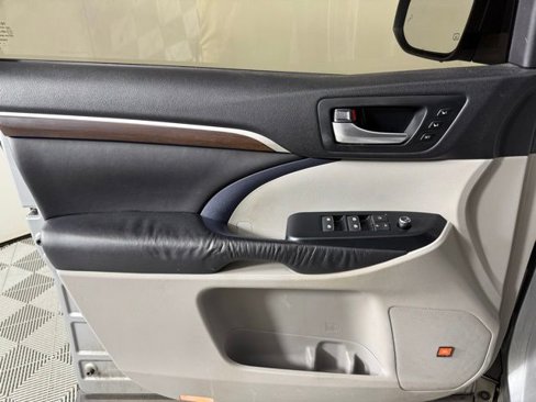 Used 2016 Toyota Highlander Limited image 14