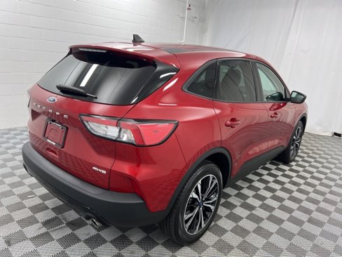 Used 2021 Ford Escape SE w/ SE Sport Appearance Package image 6