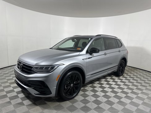 Used 2022 Volkswagen Tiguan SE R-Line image 3