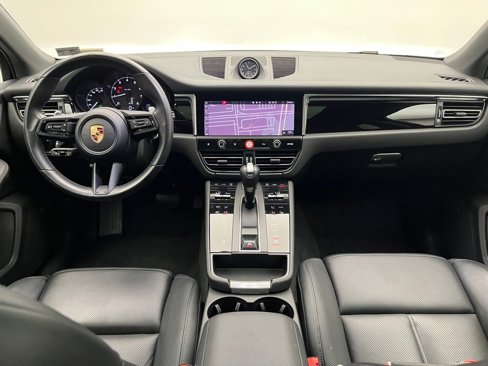 Certified 2024 Porsche Macan image 29