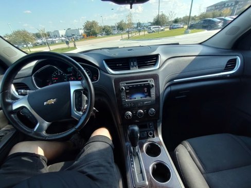 Used 2017 Chevrolet Traverse LT w/ Style and Technology Package image 9
