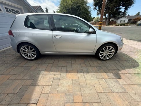 Used 2011 Volkswagen Golf 2-Door image 4